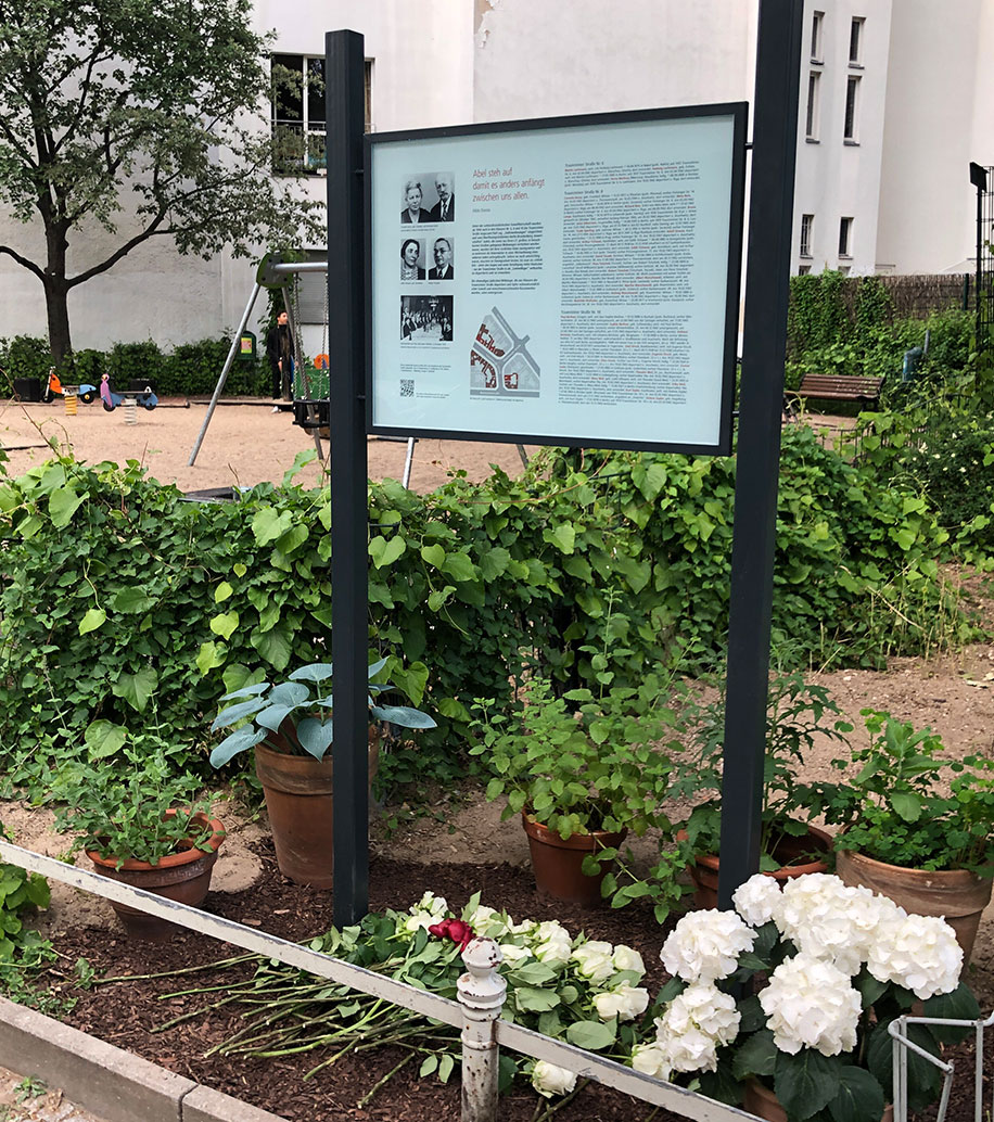 Die Gedenktrafel in der Traunsteiner Straße